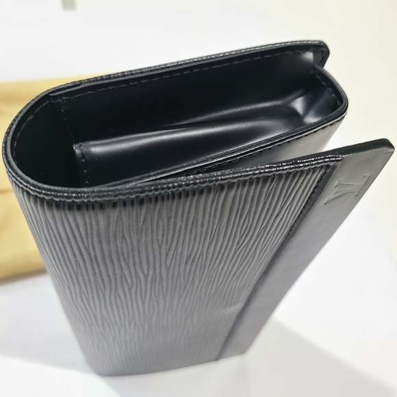 Authentic Louis Vuitton Honfluer Epi Leather BLACK. Christmas SALE!! - Picture 8 of 13